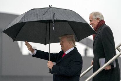 Donald Trump este lunes en el aeropuerto de Nashville.