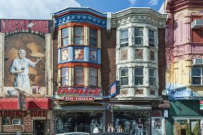 Edicicios de colores en South Street, en Filadelfia.