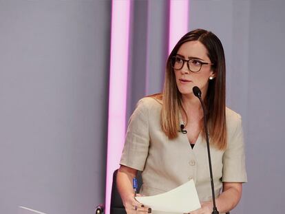 Luisa Cantú Ríos modera un debate previo a la consulta de Revocación de Mandato, en abril de 2022.