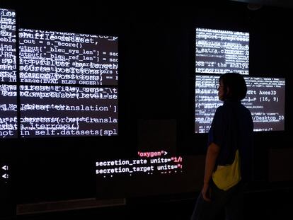 Aspecto de una de las salas del Centro de Cultura Contemporánea de Barcelona (CCCB) que acoge una exposición coproducida con el Barcelona Supercomputing Center.