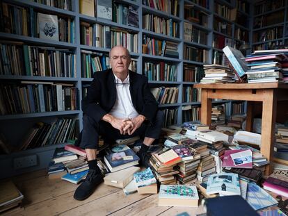 El escritor irlandés Colm Tóibín, este jueves en su casa de Dublín.