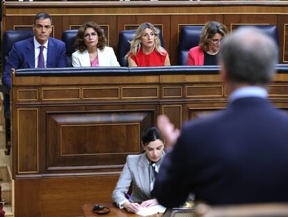 Sánchez y Feijóo, en la última sesión de control al Gobierno en el Congreso, este miércoles.