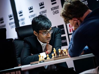 Praggnanandhaa, durante su partida contra Carlsen de este miércoles