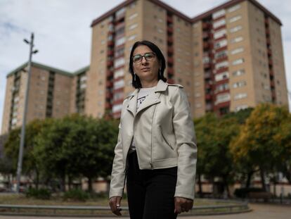 Ana María Ciufulica, de 36 años y madre de tres hijos con beca de comedor escolar, el 11 de junio en L'Hospitalet de Llobregat (Barcelona).