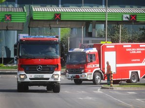 Pogorelo 400 kubičnih metrov odpadnega materiala, 20.000 evrov škode