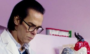 Nick Cave figure hudiča razstavil tudi v Bruslju