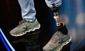 Življenje brez noge: pogovor s 25-letnim Tomijem Jakšo, ki ima podkolensko protezo