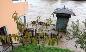 Grozljivka v Litiji: ne spijo mirno, bojijo se, da bodo poplave odnesle hišo