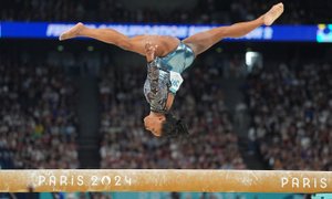 Mati Simone Biles pojasnila, zakaj je hči manjkala na slovesni otvoritvi OI