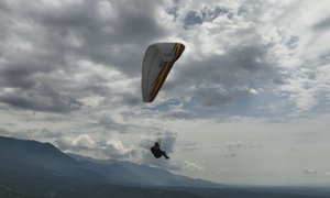 Prvi jadralni padalec: S sabo smo vzeli žago, če bi me bilo treba reševati z drevesa