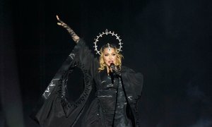 Madonna ponovno obtožena, izvajala naj bi 'pornografijo brez opozorila'