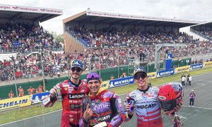 Neverjeten zaključek v Le Mansu: tesna zmaga Martina pred Marquezom in Bagnaio