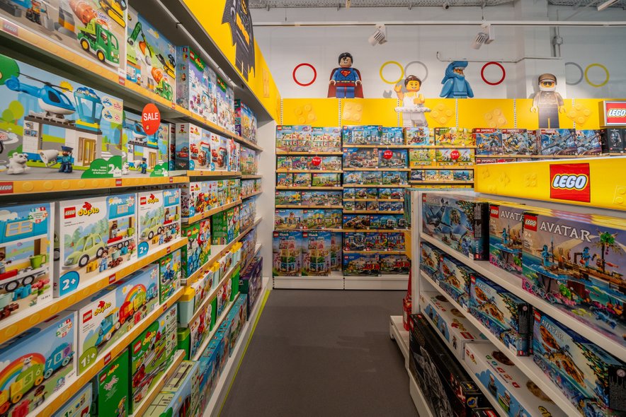 XS Toys je zaupanja vreden distributer velikanov v industriji igrač, kot so Lego, Schleich, Mattel, Hasbro, Bruder, Moose, Spin Master, MGA, Jazwares, Character Option in številni drugi.