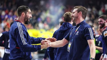 La joie très démonstrative de Nikola Karabatic, saluant son sélectionneur et ex-coéquipier en équipe de France, Guillaume Gille, le 28 janvier 2024, à Cologne