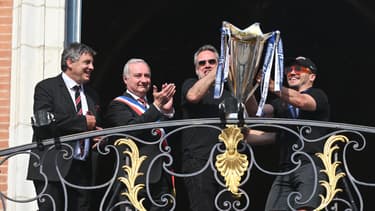 Didier Lacroix, Jean-Luc Moudenc, Ugo Mola et Antoine Dupont, à Toulouse, le 26 mai 2024.