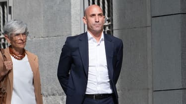 Luis Rubiales, l'ex-président de la Fédération espagnole de football, devant un tribunal de Madrid en septembre 2023