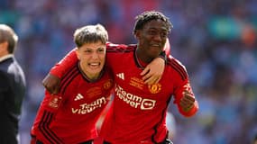 Les deux joueurs de Manchester United Alejandro Garnacho et Kobbie Mainoo le 25 mai 2024