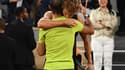 Alexander Zverev dans les bras de Rafael Nadal lors de son abandon en demi-finale de Roland-Garros 2022