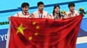 Les Chinois Xu Jiayu, Yan Zibei, Zhang Yufei et Yang Junxuan après leur médaille d'argent au relais mixte aux JO de Tokyo