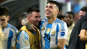 Les Argentins Lionel Messi et Enzo Fernandez après la victoire en Copa America, le 14 juillet 2024