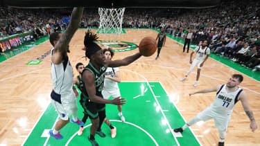 Jrue Holiday prend le meilleur sur la défense de Dallas lors du match 2 des Finales NBA remporté par Boston (105-98), le 9 juin 2024