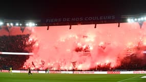 Plusieurs supporters ont été interdits de stade après le craquage de nombreux fumigènes lors du PSG-Nantes pour l'anniversaire du virage Auteuil