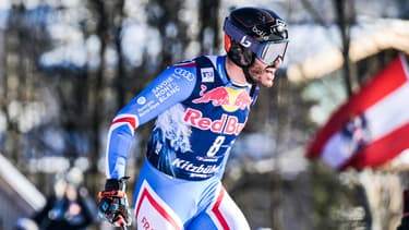 Le skieur français Cyprien Sarrazin après sou doublé sur la descente de Kitzbühel