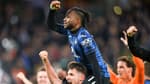 Ademola Lookman porté en triomphe après son triplé lors de la victoire de l’Atalanta Bergame en finale de la Ligue Europa contre le Bayer Leverkusen (3-0), le 22 mai 2024