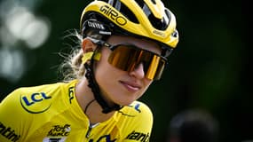 La Polonaise Katarzyna Niewiadoma avec le maillot jaune sur le Tour de France femmes, 17 août 2024