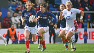 Pauline Bourdon balle en main lors du match du VI Nations France-Angleterre, 27 avril 2024