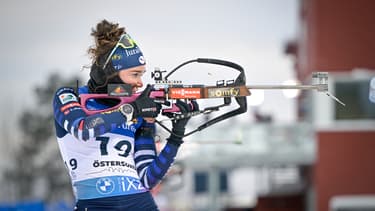 Lou Jeanmonnot lors de la première étape de la Coupe du monde de biathlon à Östersund, en Suède.