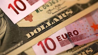 L'euro cède du terrain face au dollar  