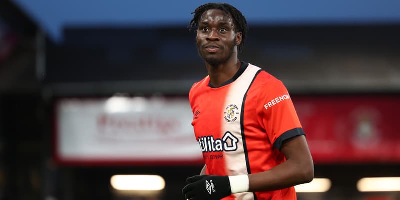 Elijah Adebayo avec Luton Town, à Kenilworth Road le 3 mai 2024