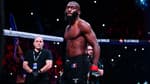 Cédric Doumbè lors de son combat contre Baysangur "Baki" Chamsoudinov au PFL Paris, le 7 mars 2024