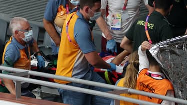 Matt Walls pris en charge par les secours après sa violente chute lors des Jeux du Commonwealth