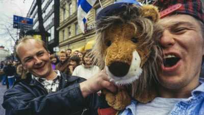 Juhlakulkuetta Helsingissä jääkiekon maailmanmestaruuskisojen jälkeen 1995