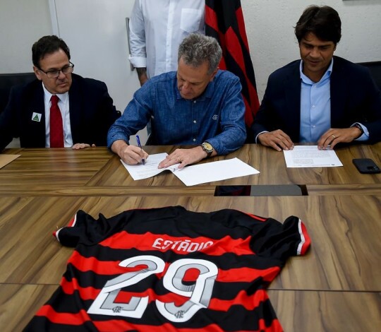 Flamengo assina termo da promessa de compra e venda do terreno do Gasômetro