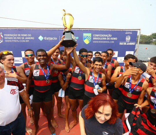 Flamengo garante vitória na quarta regata e continua na liderança isolada do Estadual