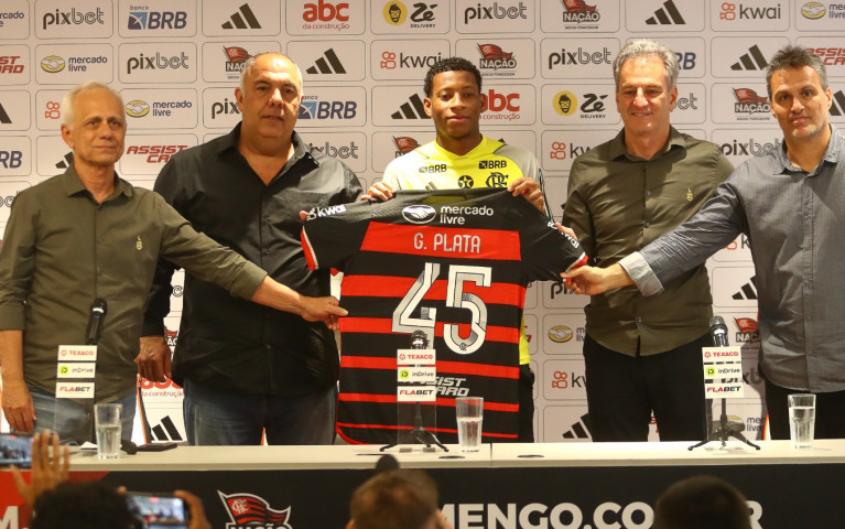 Em apresentação, Gonzalo Plata revela inspiração em Vini Jr para se adaptar ao Flamengo