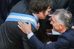 Un catálogo de críticas a Javier Milei, con la firma de Mauricio Macri (Fuente: NA)