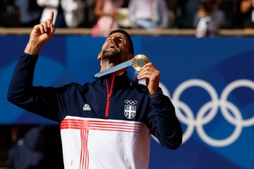 Novak Djokovic: el niño que aún oye las bombas y cerró el círculo como campeón olímpico (Fuente: EFE)