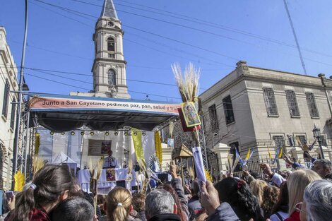 Del agradecimiento a la súplica: cómo se vive la previa a la vigilia de San Cayetano