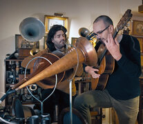 Patricio Crom y Juan Villarreal en una escena del documental.