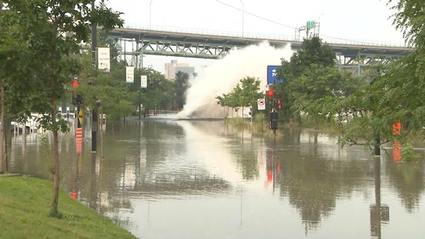 Un geyser et des rues inondées.