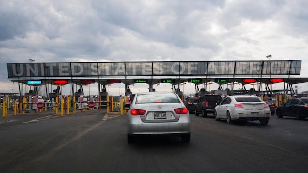 Puesto fronterizo de Saint-Bernard-de-Lacolle entre Estados Unidos y Canadá. 