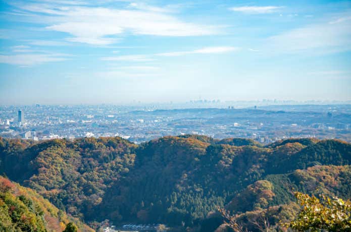 小仏城山付近から山と街を見渡す景色