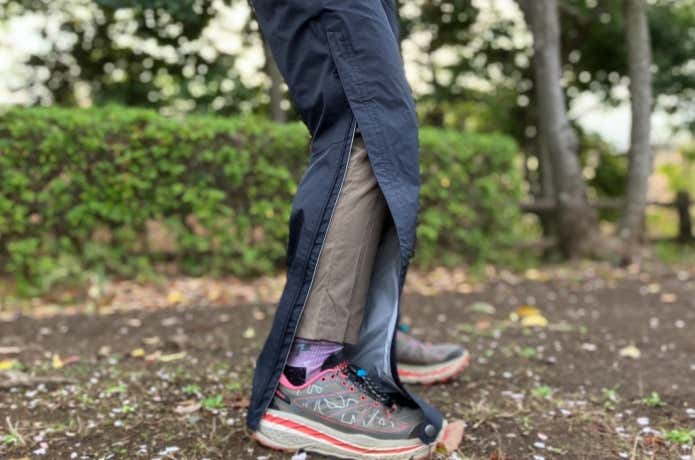 ファスナー全開になるトレントシェルのパンツ　