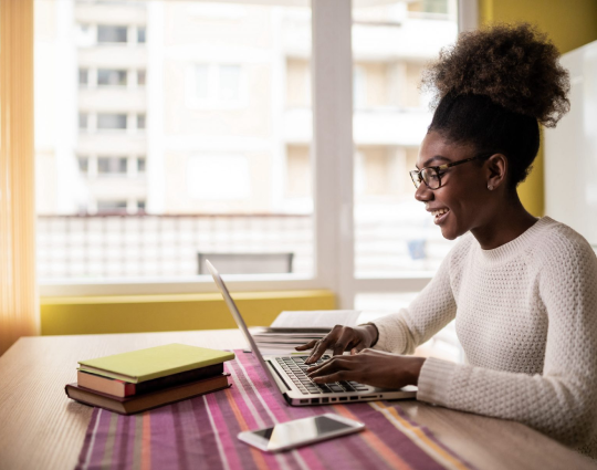 Mulheres trabalhando em home office