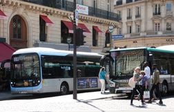 Deux bus de la RATP pris pour cible par des tirs dans le 16e arrondissement