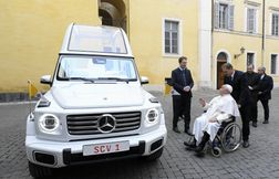 En voiture François, la nouvelle « Papamobile » est électrique !